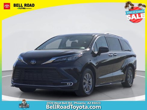 Used 2024 Toyota Sienna XLE FWD image 1