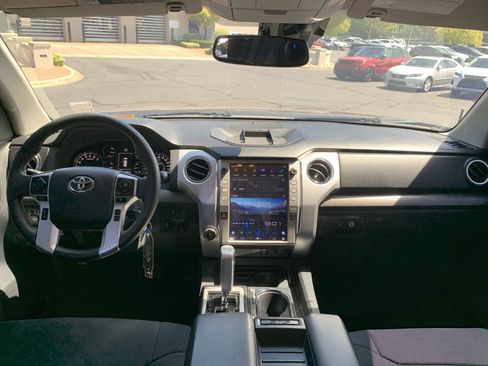 Used 2018 Toyota Tundra SR5 w/ SR5 Upgrade Package AWD/4WD image 30