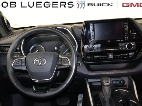 Used 2021 Toyota Highlander XSE AWD/4WD image 14
