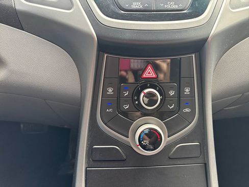 Used 2015 Hyundai Elantra SE w/ Option Group 02 FWD image 23