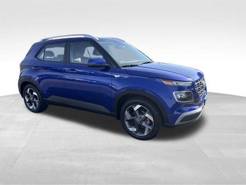Used 2022 Hyundai Venue Limited w/ Cargo Package FWD image 13
