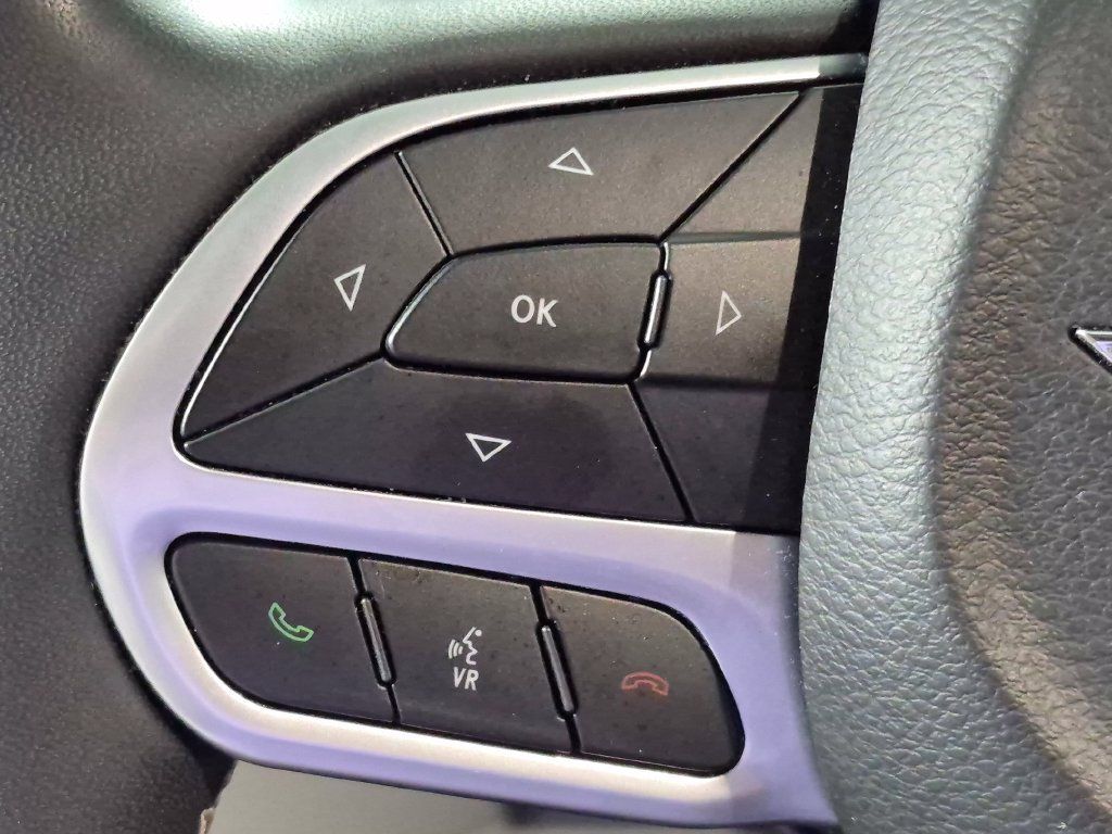 Used 2024 Chrysler Pacifica Touring-L FWD image 12
