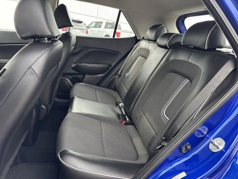 Used 2022 Hyundai Venue Limited image 10