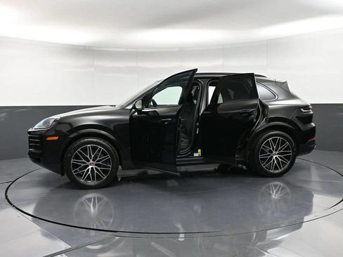 New 2026 Porsche Cayenne Base image 36