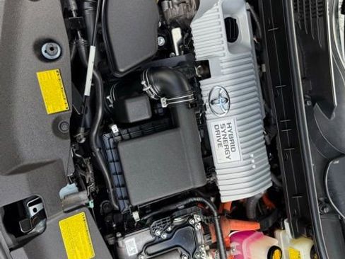 Used 2012 Toyota Prius V Five image 36