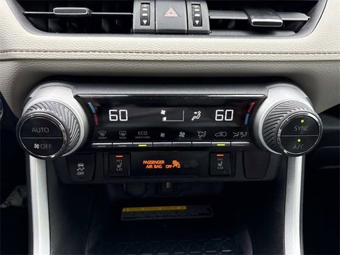 Used 2021 Toyota RAV4 XLE Premium image 26