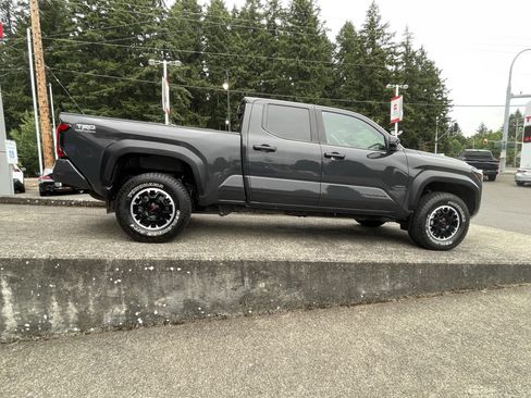 Used 2024 Toyota Tacoma TRD Off-Road AWD/4WD image 7