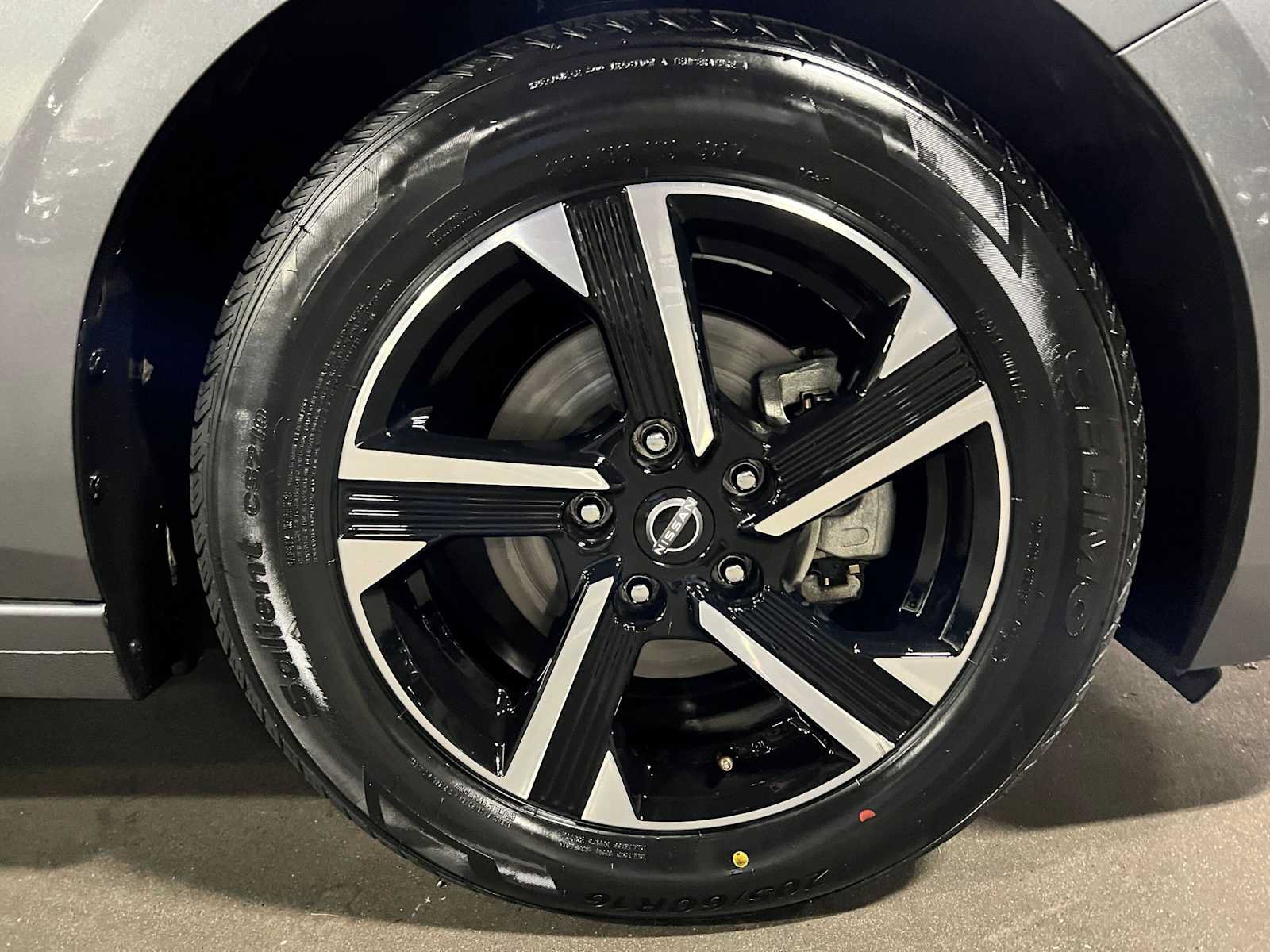 Used 2024 Nissan Sentra SV FWD image 9