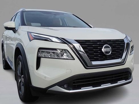 Used 2021 Nissan Rogue Platinum image 3