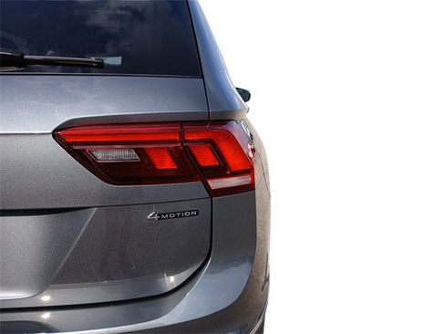 Used 2024 Volkswagen Tiguan SE w/ Panoramic Sunroof Package image 13