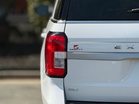 Used 2024 Ford Expedition XLT image 15