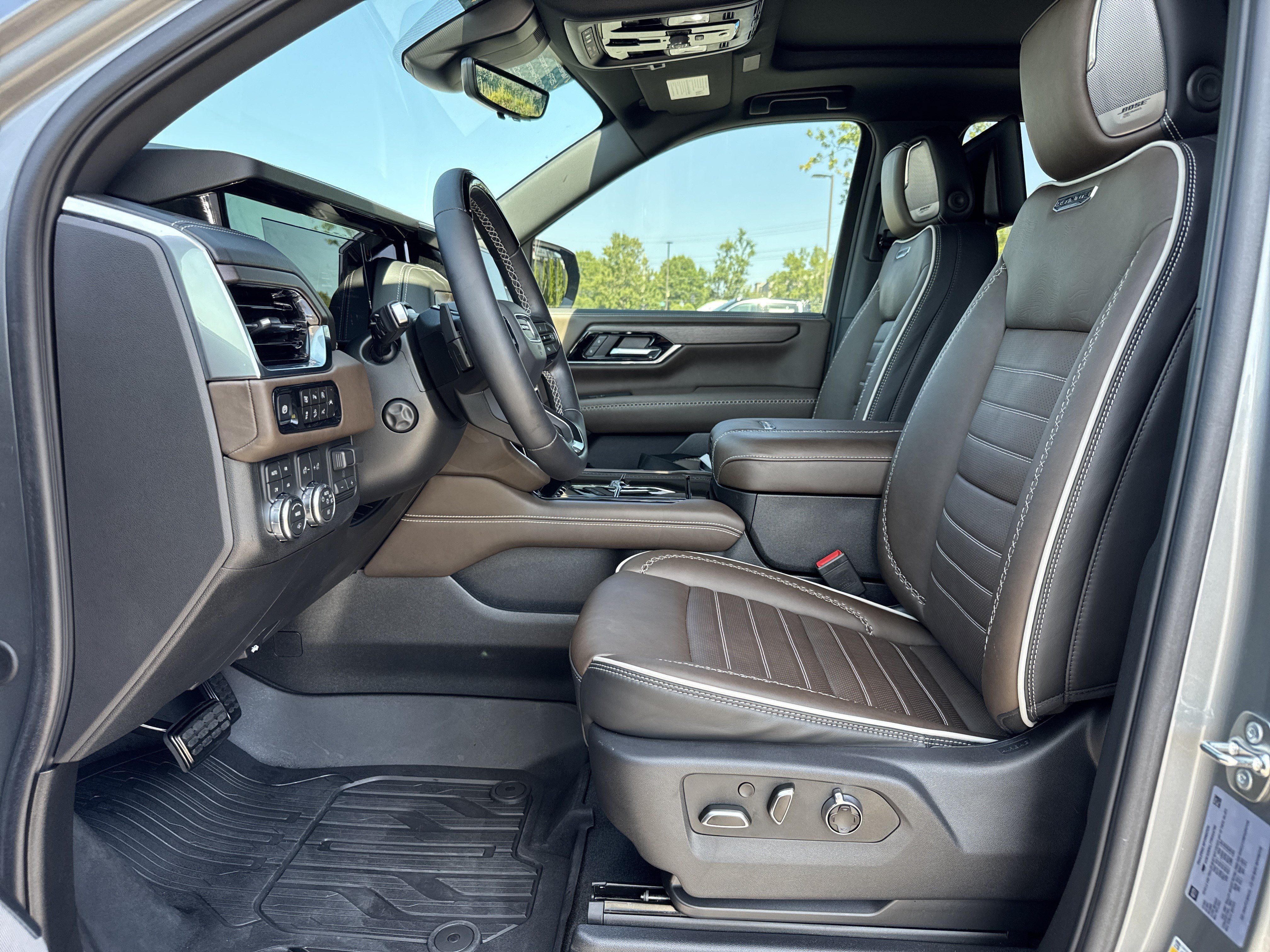 Used 2026 GMC Yukon Denali Ultimate AWD/4WD image 17
