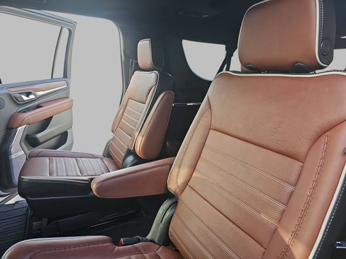Used 2023 GMC Yukon XL Denali Ultimate w/ LPO, Floor Liner Package AWD/4WD image 18