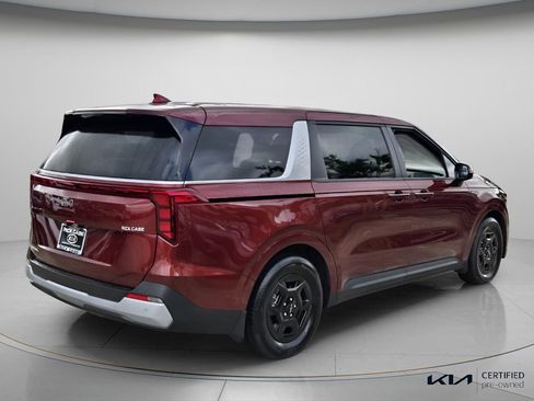 Used 2026 Kia Carnival FWD image 7