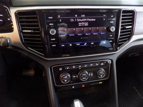 Used 2023 Volkswagen Atlas SE w/ Panoramic Sunroof Package image 16