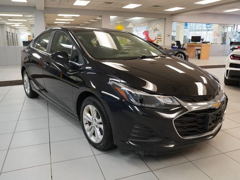 Used 2019 Chevrolet Cruze LT image 16