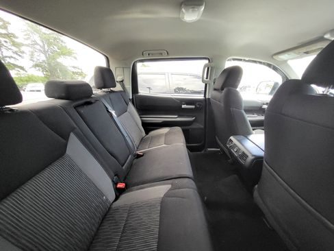 Used 2016 Toyota Tundra SR5 w/ SR5 Upgrade Package AWD/4WD image 9