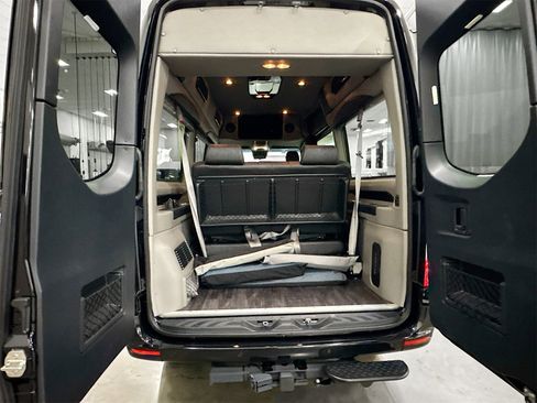 Used 2024 Mercedes-Benz Sprinter 2500 image 27