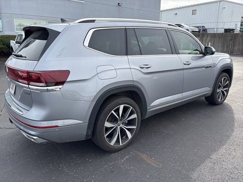 Certified 2024 Volkswagen Atlas SEL Premium R-Line image 4