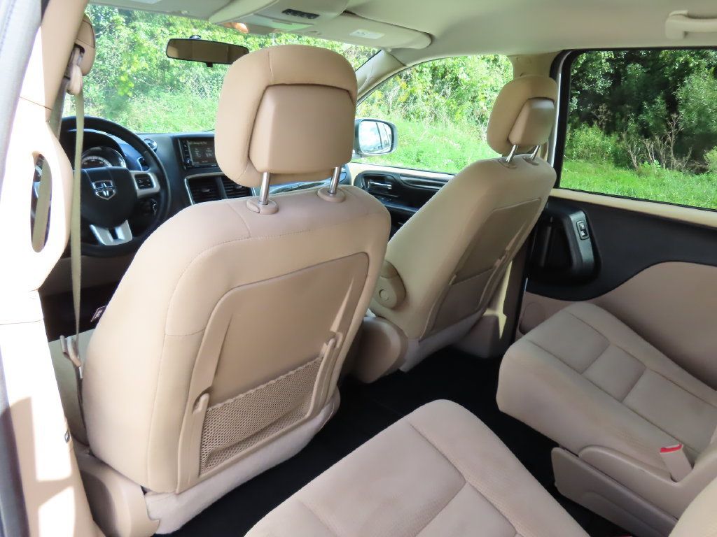 Used 2016 Dodge Grand Caravan SXT w/ Rear Park Assist Package FWD image 25