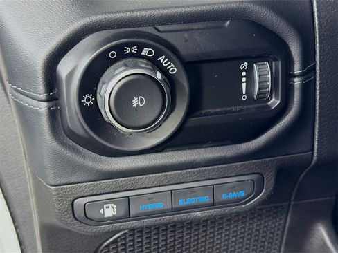 Used 2024 Jeep Wrangler Unlimited Sahara image 11