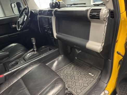 Used 2008 Toyota FJ Cruiser 2WD w/ Upgrade Pkg 2 image 13