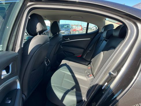 Used 2025 Genesis G70 2.5T image 25