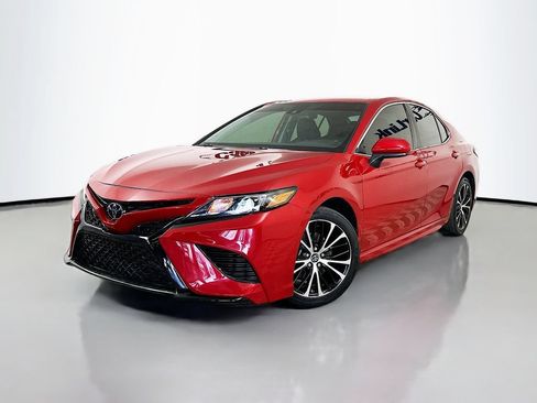 Used 2019 Toyota Camry SE FWD image 3