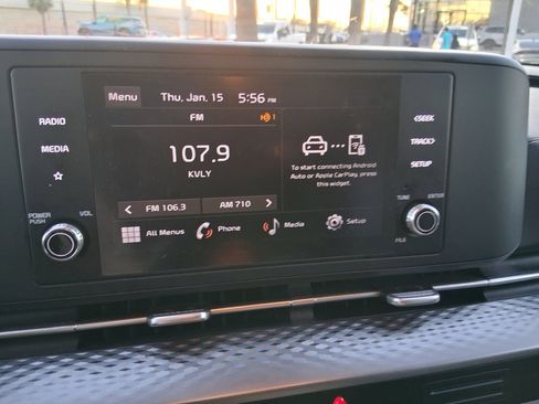 Used 2024 Kia Carnival LX image 8