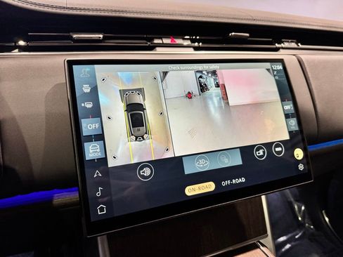 Used 2025 Land Rover Range Rover SE image 22