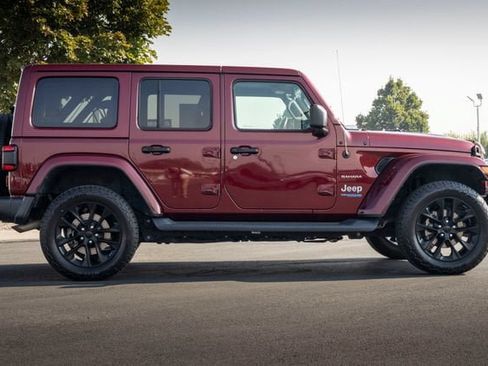 Used 2021 Jeep Wrangler Unlimited Sahara AWD/4WD image 5