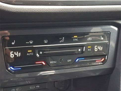 Used 2022 Volkswagen Tiguan SE image 17