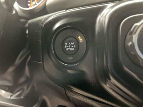 Used 2022 Jeep Wrangler Unlimited Sahara w/ Cold Weather Group AWD/4WD image 20