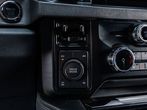 Used 2025 Ford F250 Platinum AWD/4WD image 29