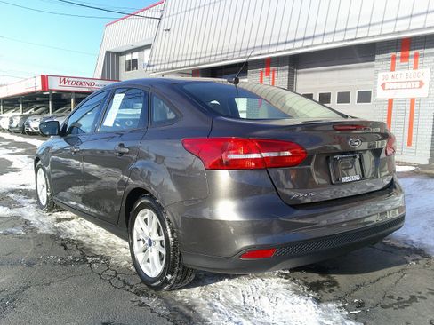 Used 2015 Ford Focus SE image 3