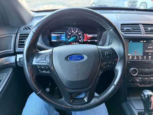 Used 2019 Ford Explorer XLT w/ Equipment Group 202A image 11