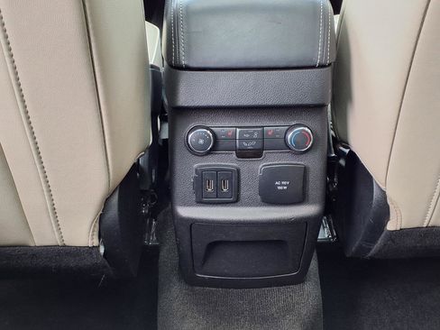 Used 2018 Ford Explorer Platinum image 23
