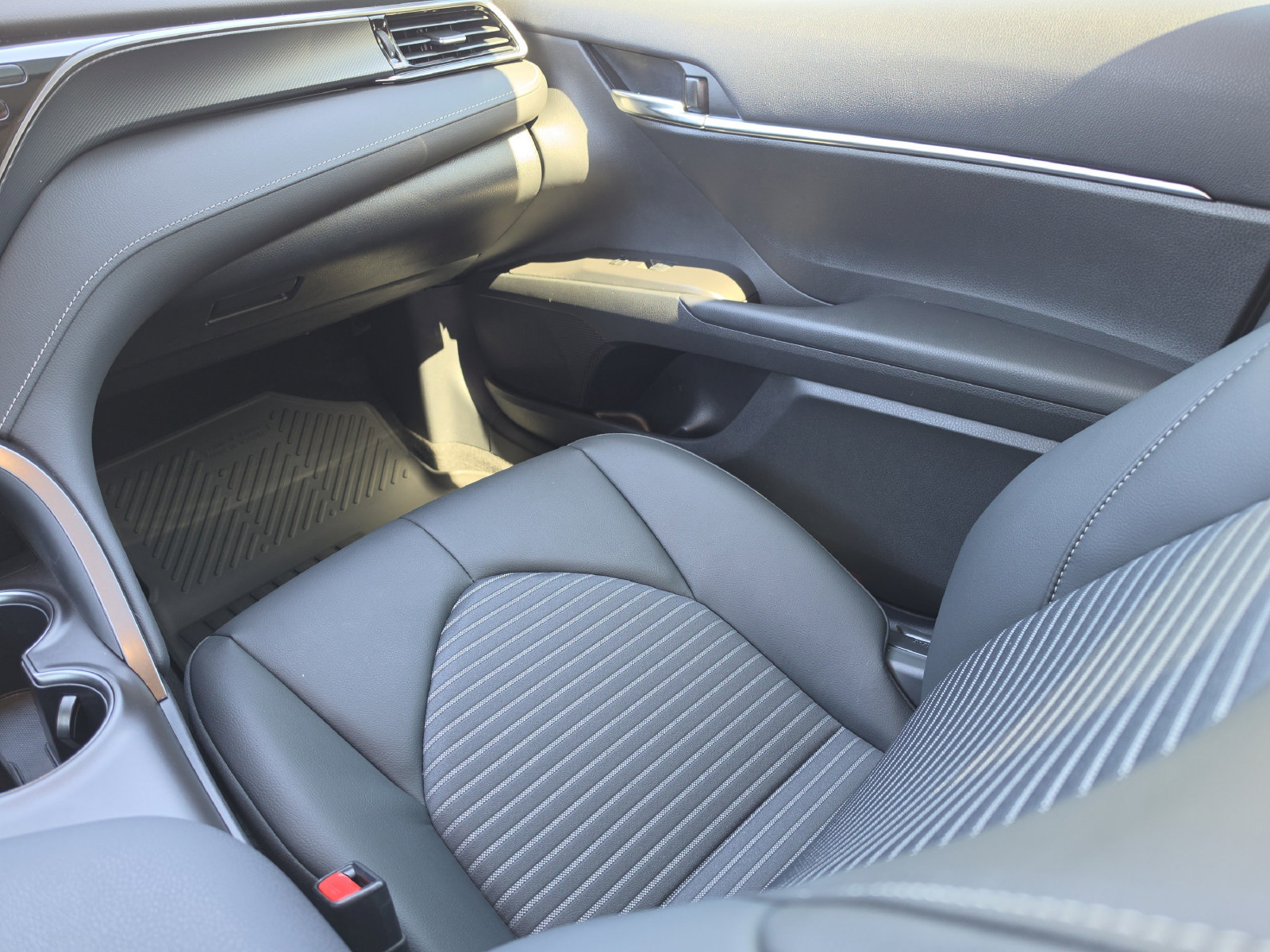 Used 2024 Toyota Camry SE w/ Audio Upgrade Package FWD image 21
