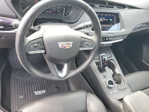 Used 2023 Cadillac XT4 Luxury w/ Cold Weather Package AWD/4WD image 12