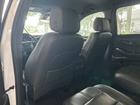 Used 2023 Chevrolet Traverse RS FWD image 37