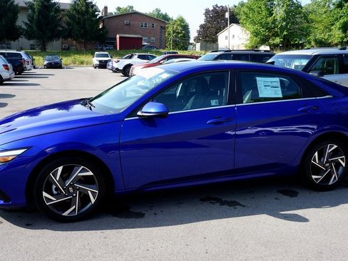 Used 2024 Hyundai Elantra SEL w/ Convenience Package image 2
