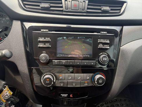 Used 2018 Nissan Rogue Sport S AWD/4WD image 20