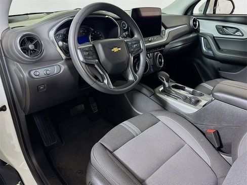Used 2025 Chevrolet Blazer LT image 7