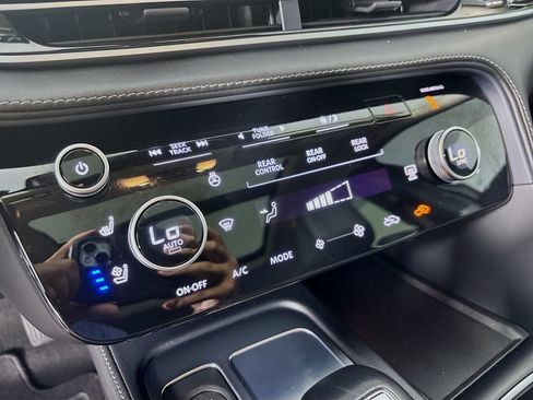 Used 2023 INFINITI QX60 Luxe w/ Performance Audio Package FWD image 16