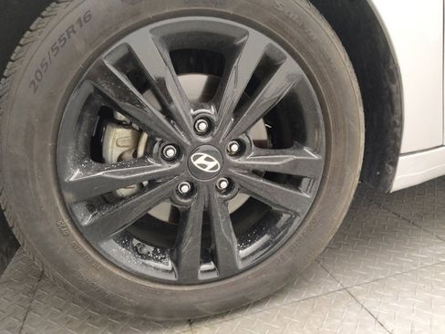 Used 2018 Hyundai Elantra SEL FWD image 31