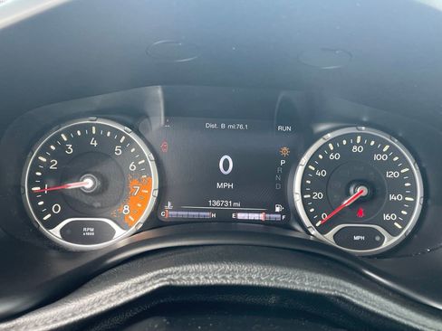 Used 2017 Jeep Renegade Trailhawk AWD/4WD image 30