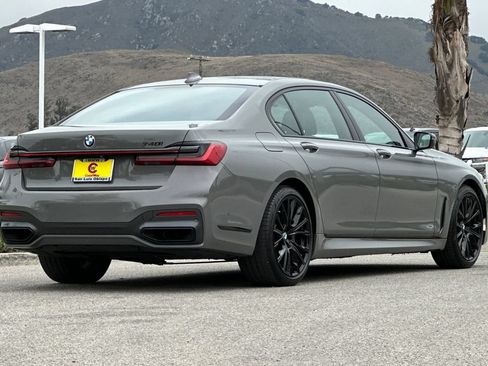 Used 2022 BMW 740i w/ M Sport Package RWD image 3
