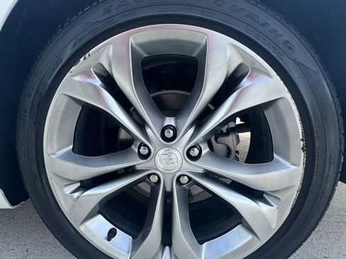 Used 2019 Buick LaCrosse Avenir image 21