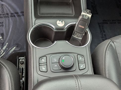 Used 2023 GMC Terrain SLT image 24