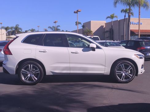 Used 2020 Volvo XC60 T8 Momentum image 5